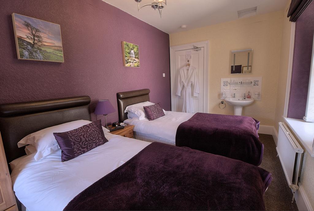 Twin Room with Private External Bathroom